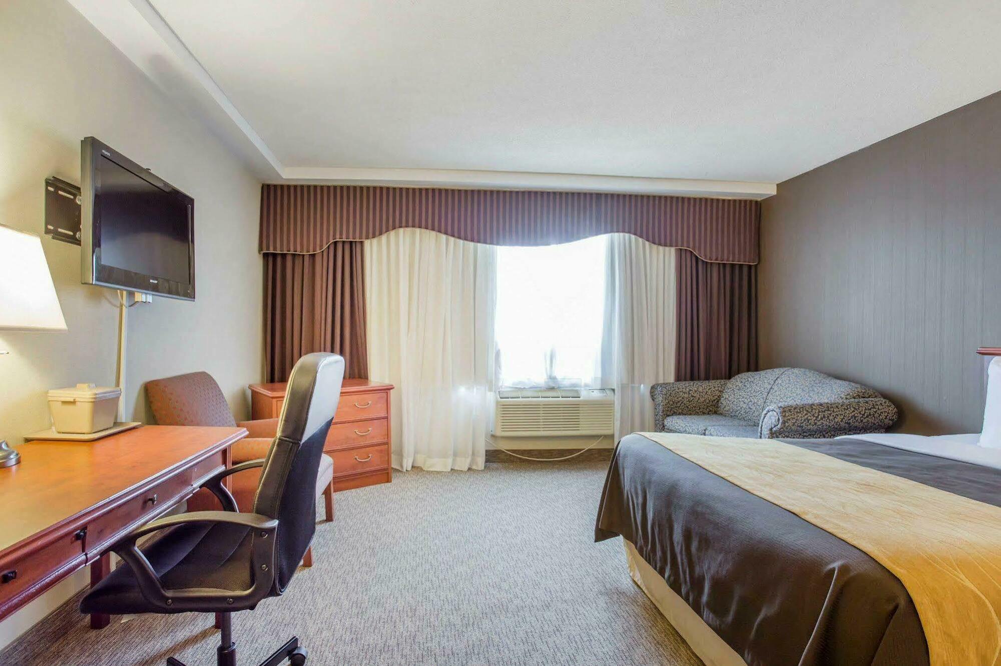 Quality Inn Toronto Airport Mississauga Exterior photo